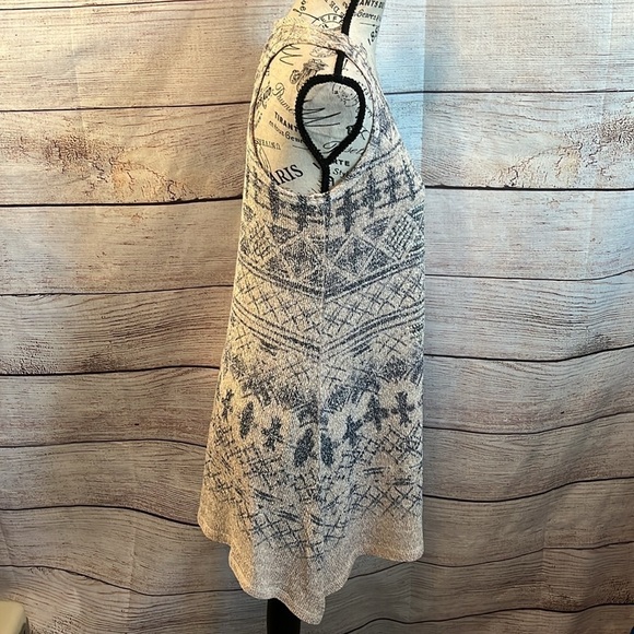 Vocal Aztec Tribal Tank Top Embellished Crystals Size Medium Lightweight Knit - Picture 5 of 9